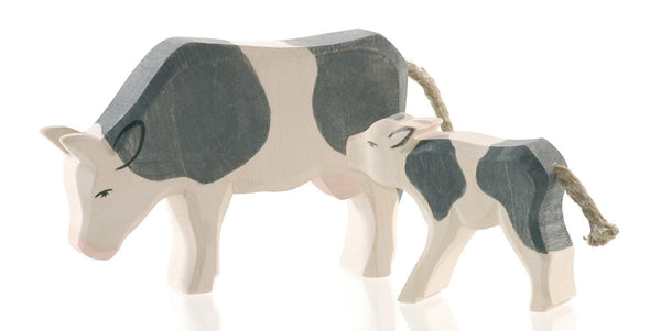 Ostheimer | Cow b&w eating