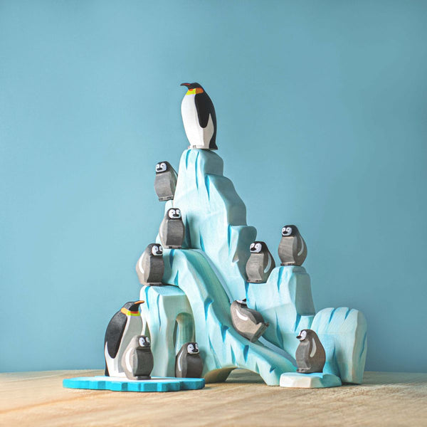 Bumbu Toys | Large Waddle of Penguins With Icy Cliffs and Ice Floe SET